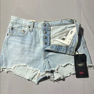 Levi’s 501 shorts NWT S28